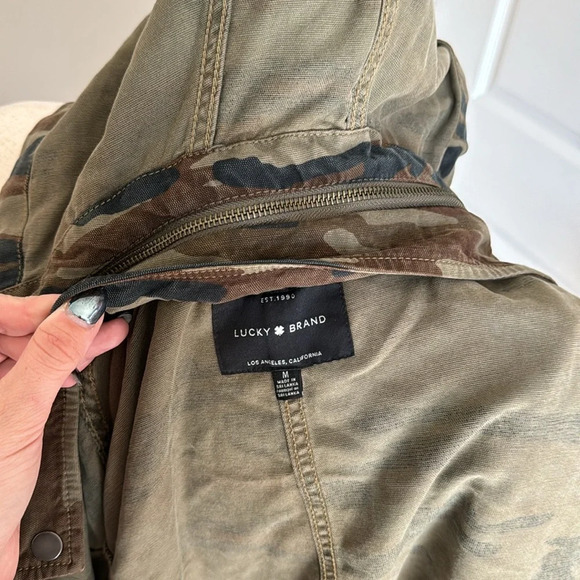Lucky brand women’s camo green, long utility style jacket with hood size medium - Picture 6 of 6